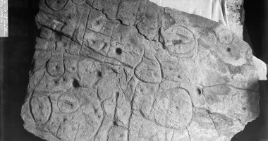 دراسة على لوح حجرى عمره 4 آلاف عام يعتقد بأنه أقدم خريطة بأوروبا