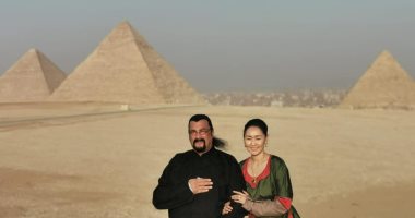 حكاية زيارة ستيفن سيجال لمصر قبل عامين وماذا قال عن الهرم الأكبر فى عيد ميلاده؟
