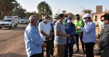 محافظ أسوان: تطوير مزلقان بهاريف بقرية أبو الريش بتكلفة مليوني جنيه
