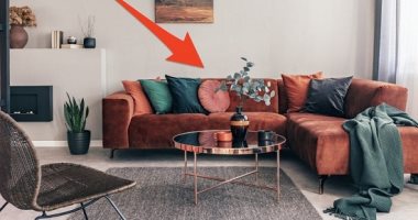 7 نصائح لاختيار ديكور غرفة المعيشة المثالى.. من نوع الأريكة للستائر