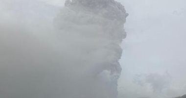 صور.. انفجار ثانى لبركان لا سوفريير يترك جزيرة سانت فينيست بدون كهرباء