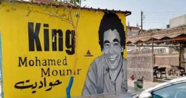"أحمد" يشارك برسم جرافيتى للكينج "محمد منير" على جدران الإسماعيلية