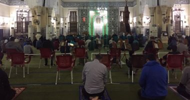 شاهد صلاة التراويح من مسجد أبو بكر الصديق أقدم وأكبر مساجد الإسماعيلية