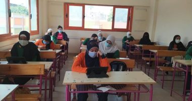 غرفة عمليات بتعليم القاهرة لمتابعة الامتحان التجريبى لطلاب الثانوية.. صور