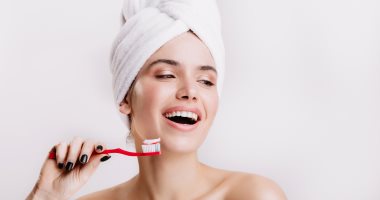 نصائح للحفاظ على نظافة الفم والحصول على أسنان بيضاء