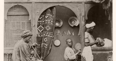 100 صورة عالمية ..  صالون حلاقة مصرى فى القرن الـ 19