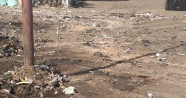 محافظة دمياط تستجيب لشكوى أهالى قرية "طبل" وترفع القمامة المتراكمة