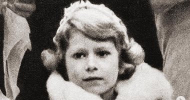 لقطات من حياة الملكة إليزابيث من عمر 5 سنوات وحتى الآن احتفالا بعيد ميلادها