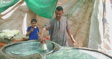 البلدى يكسب.. أحمد يعمل بصناعة الكنافة اليدوى منذ 25 سنة المنيا.. فيديو وصور