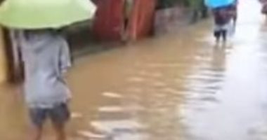 غرق الشوارع والمنازل فى الفلبين بسبب إعصار "سوريجاى".. فيديو وصور