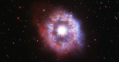 تلسكوب هابل يحتفل بذكرى انطلاقه الحادية والثلاثين بصورة نجم عملاق