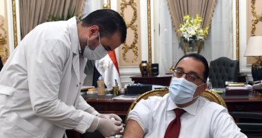 "موجز أخبار مصر"مدبولى يتلقى لقاح كورونا.. ويؤكد: الرئيس وجه بتوفير اللقاحات للمواطنين