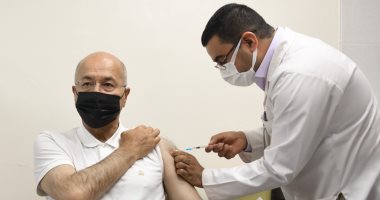 الرئيس العراقى برهم صالح يتلقى اللقاح المضاد لفيروس كورونا
