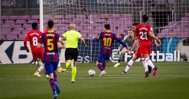 صورة برشلونة ضد غرناطة.. هدف ميسي يمنح الأفضلية للبارسا فى الشوط الأول