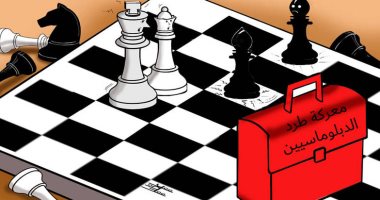 كاريكاتير إماراتى يشبه معركة طرد الدبلوماسيين بلعبة الشطرنج
