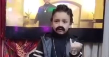 طفل يقلد أحمد العوضي .. والأخير: والله أنت أجمد من الخديوي نفسه "فيديو وصور"
