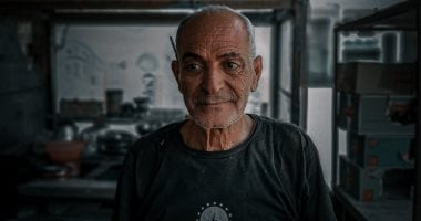 "سيف" طالب الطب يوثق الحياة اليومية المصرية عبر الكاميرا 