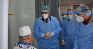 نائب محافظ المنيا يتابع الخدمة الصحية وتوافر المستلزمات الطبية بمستشفى بنى مزار