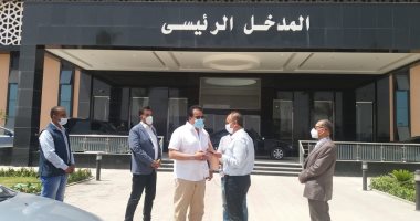 وزير التعليم العالي يزور مستشفى العاشر من رمضان الجامعى ويوجه بإنهاء التجهيزات