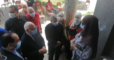 محافظ بورسعيد: تلقى 150 مواطنا لقاح "كورونا" بمركز المسنين