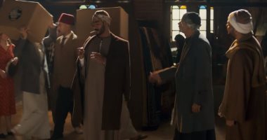 مسلسل موسى الحلقة 24.. محمد رمضان يتاجر فى بيع أجهزة الراديو وسمية الخشاب تدعمه