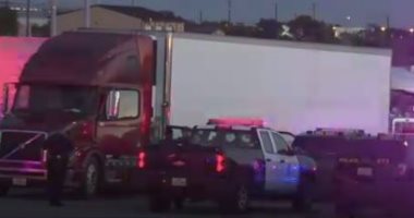 العثور على 29 شخصا داخل شاحنة فى ولاية تكساس الأمريكية