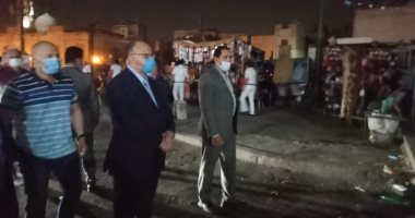 محافظ القاهرة يغلق عددا من المحال المخالفة خلال جولة مفاجئة بشوارع العاصمة