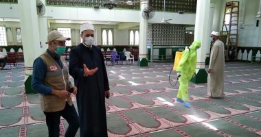 تطهير وتعقيم المساجد ونشر ملصقات التوعية بمشاركة الهلال الأحمر المصرى بمساجد الدقهلية