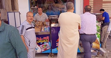تزايد الإقبال على شراء الفسيخ والرنجة فى ثانى أيام عيد الفطر بدمياط