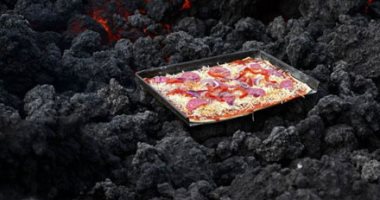 مطبوخ على 1000 درجة مئوية.. بيتزا "باكايا" البركانية في جواتيمالا.. ألبوم صور
