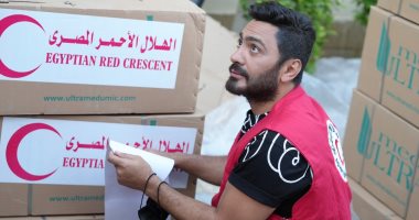 شاهد كواليس مشاركة تامر حسنى متطوعًا فى الهلال الأحمر المصرى لدعم فلسطين