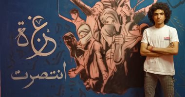 يوسف يرسم جرافيتى على حائط غرفته احتفالاً بالهدنة.. غزة انتصرت