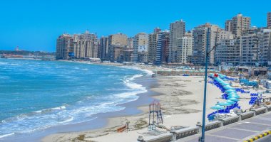 شاطئ المندرة المجانى بالإسكندرية يستقبل المصطافين اليوم بعد قرار إعادة الفتح