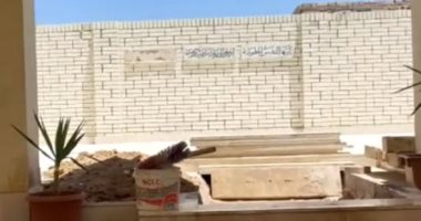 آخر تجهيزات مقبرة سمير غانم قبل دفن جثمانه.. فيديو