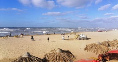 إقبال على شواطئ بورسعيد بعد غلق أكثر من عام.. فيديو وصور