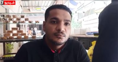 قاهر الإعاقة.. أحمد "شرقاوى" تحدى الإعاقة وبياكل من عرق جبينه.. فيديو
