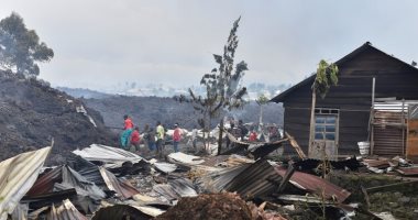 صور.. مصرع 13 شخصا وتسجيل أكثر من 10 زلازل بعد ثوران بركان غوما