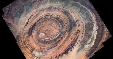كأنها صور من المريخ.. شاهد كيف تبدو عين الصحراء من الفضاء
