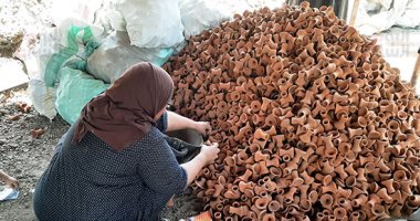 فخر صناعة الفخار.. المصرى يبدع من طين بلدنا بقرية المشهدى بالشرقية