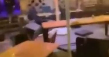 لقطات لتحطيم مطعم والاعتداء على مشجعي مان يونايتد في بولندا.. فيديو