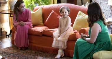 كيت ميدلتون تستقبل طفلة مريضة بالسرطان لتناول الشاى فى قصر هوليرود هاوس
