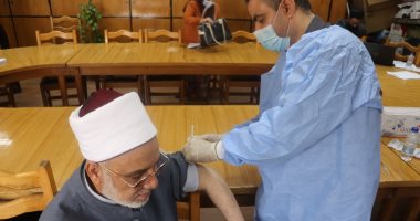 جامعة الأزهر تبدأ تطعيم منسوبيها بلقاحات كورونا قبل بدء الامتحانات 