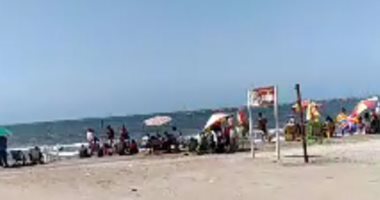 إقبال المواطنين على شاطئ بلاج رأس البر.. لايف