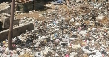 شكوى من تراكم القمامة فى قرية أفلاقة البلد بدمنهور البحيرة.. والمحافظة ترد