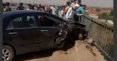  إصابة 3 أشخاص فى حادث تصادم سيارة ملاكى بعمود إنارة فى أسيوط