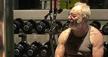 السير دافوس نجم GOT يستعرض عضلاته فى الجيم بسن الـ60