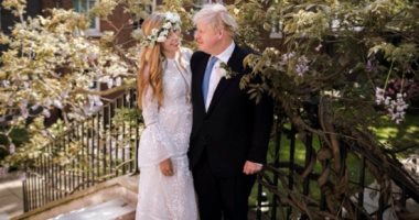 تفاصيل فستان زفاف العروس الثالثة لرئيس وزراء بريطانيا.. اعرف سعره