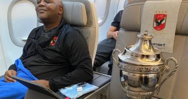 موسيمانى يحمل كأس السوبر الأفريقى فى استوديو الأهلى.. فيديو