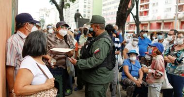 فوضى فى مراكز التطعيم بفنزويلا.. احتجاجات بسبب نقص الجرعات.. صور