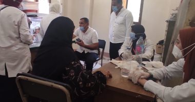 حياة كريمة بالبحيرة.. الكشف والعلاج مجانا لـ1223 مريضا فى قافلة بقرية أبو الشقاف